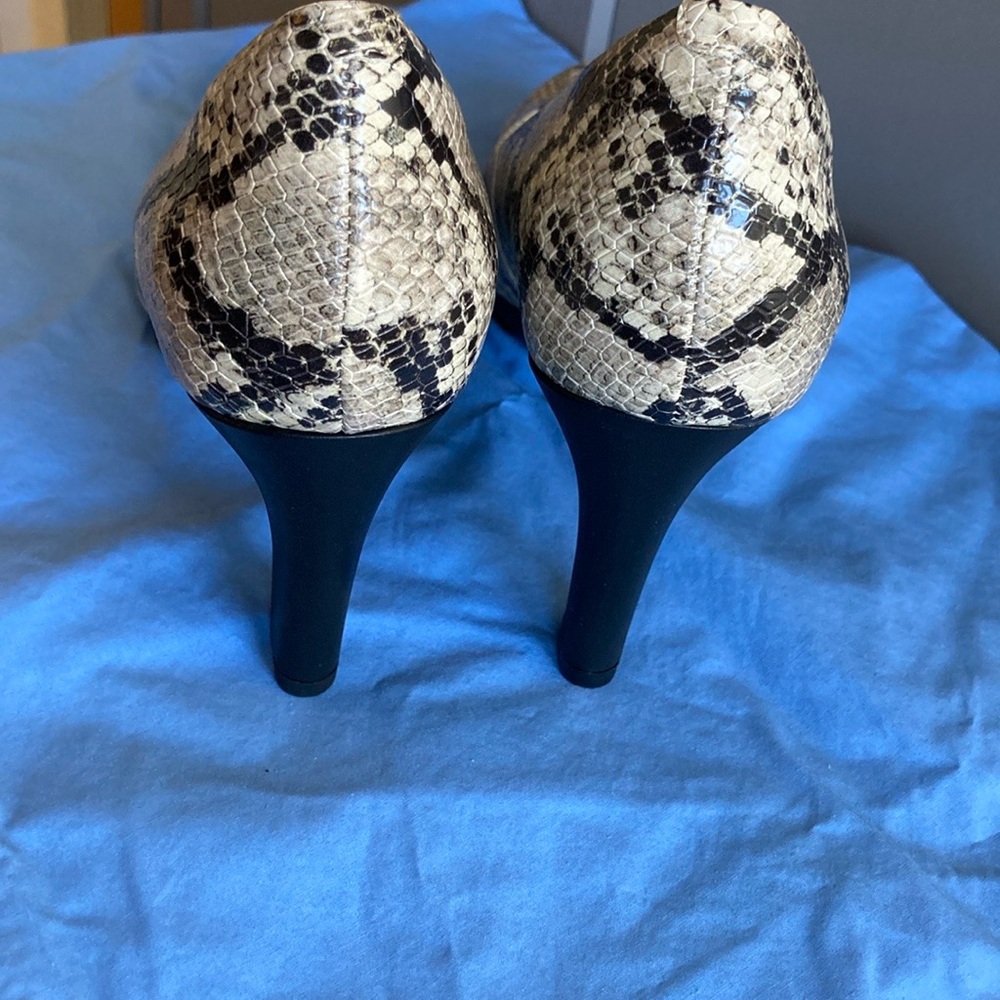 Clarks Snakeskin Patterned Heels in Black and Cream - Picture 6 of 12